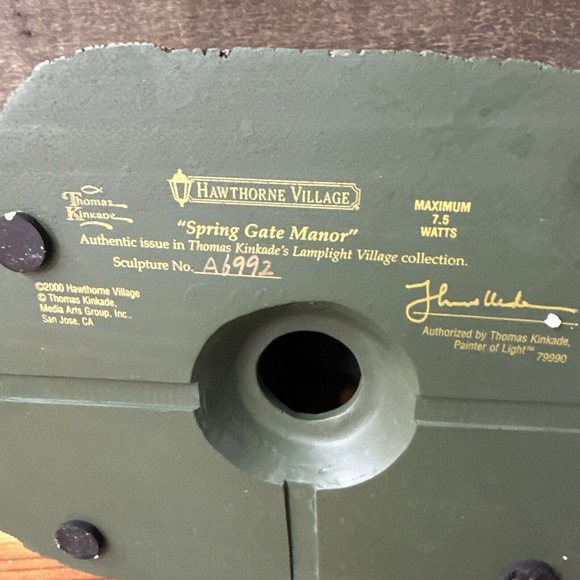 "Spring Gate Manor" Thomas Kinkade Lamplight Collection - Picture 5 of 7